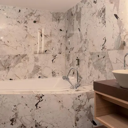 Hotel Parc Du Landreau 4*